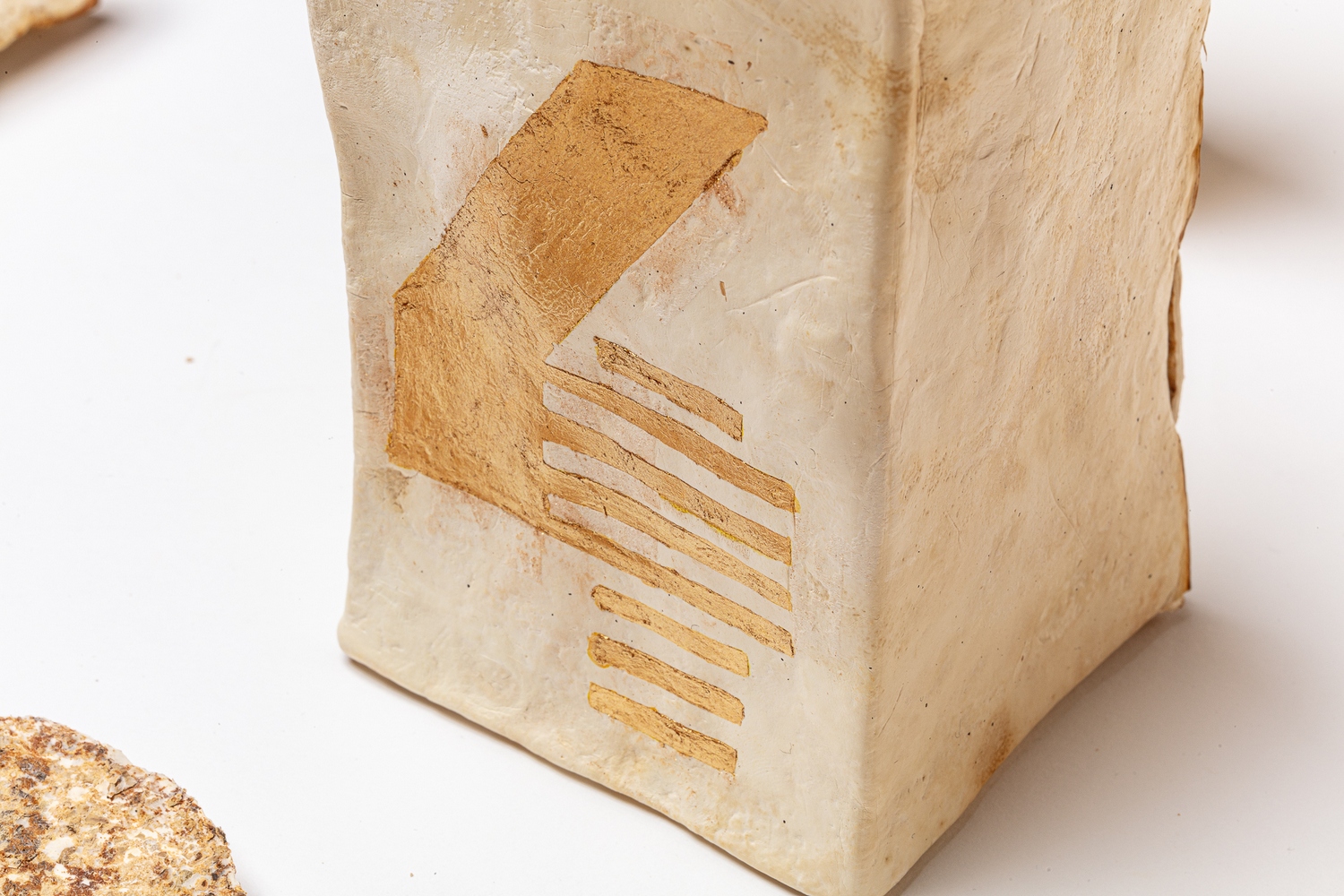 Tactile%20whiteness_FYP_New%20packaging%20materials_Andrea%20Brittnek_26_Photo%20by%20Zsoka%20Jambor_2025%20-%201500x1000px.JPG