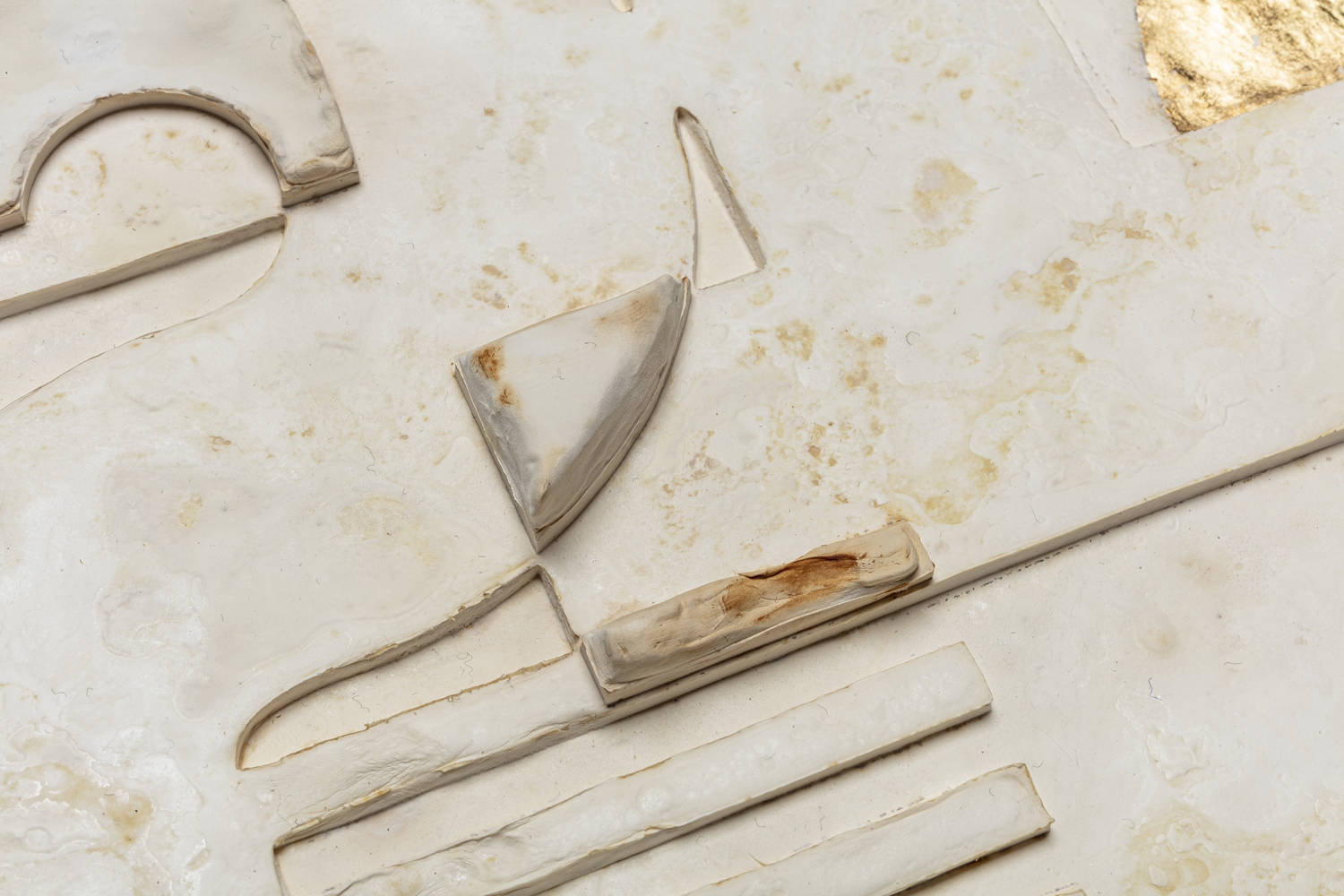 Tactile%20whiteness_The%20White%20Reliefs_Andrea%20Brittnek_15_Photo%20by%20Zsoka%20Jambor_2024%20-%201500x1000px.jpg