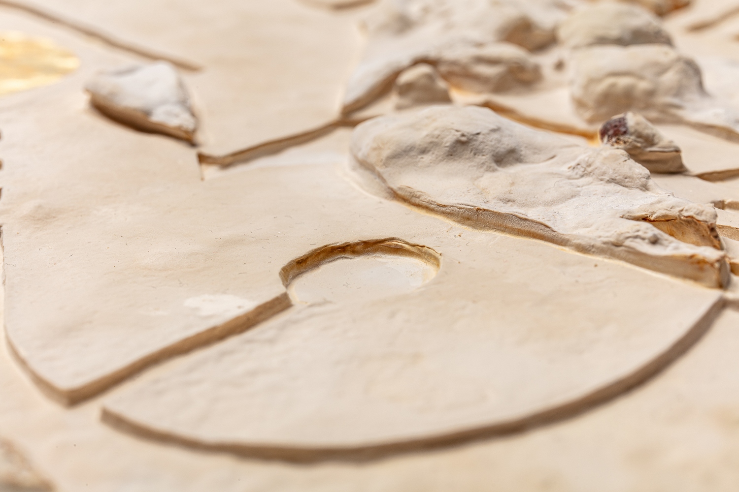 Tactile%20whiteness_The%20White%20Reliefs_Andrea%20Brittnek_24_Photo%20by%20Zsoka%20Jambor_2024%20-%201500x1000px.JPG